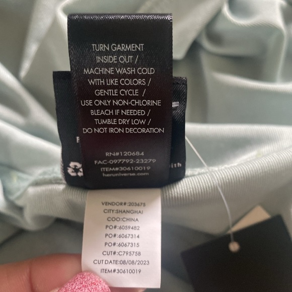 DISNEY FROZEN “ELSA” PORTRAIT ZIP-UP HOODIE BOXLUNCH EXCLUSIVE SIZE LARGE🌟NWT🌟 - Picture 14 of 16